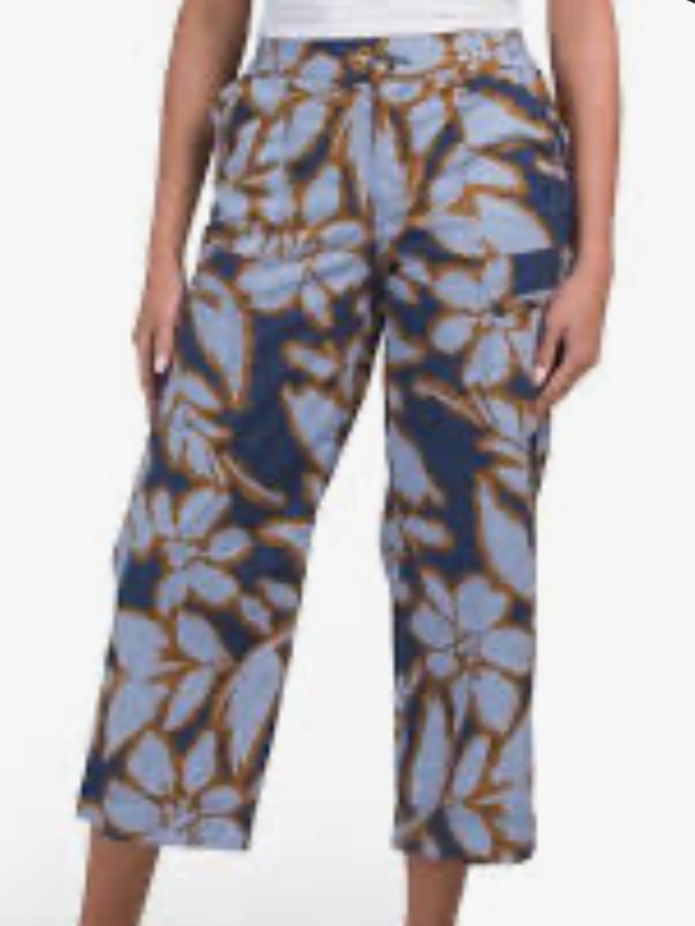Democracy Floral Wide-Leg Crop Pants in Navy & Light Blue 10